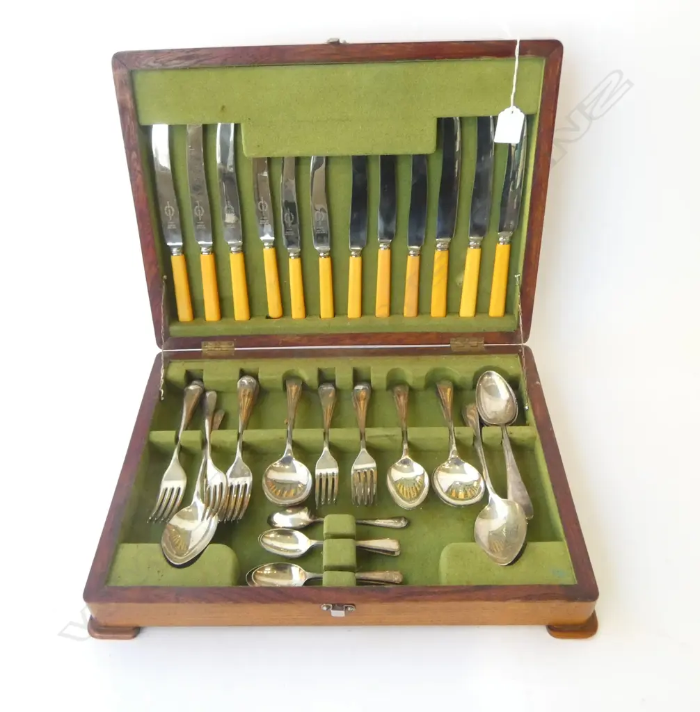CANTEEN OF SHAPED VINERS Ltd. SHEFFIELD CUTLERY Image 1++