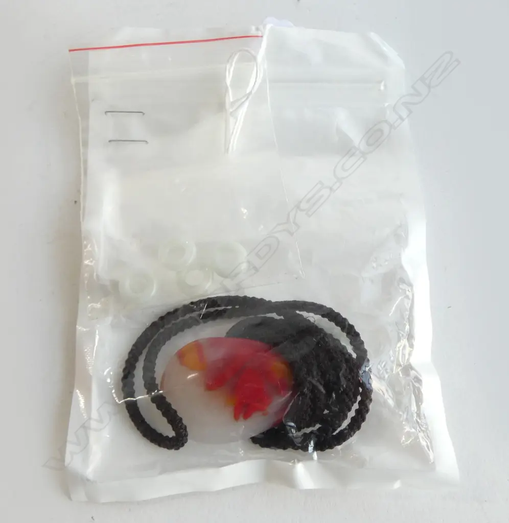 CHINESE AGATE PENDANT + 4 JADE SMALL RINGS Image 1++