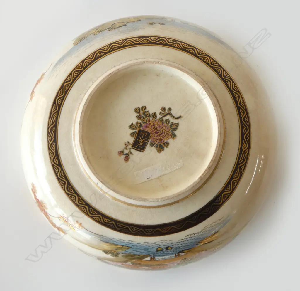 OLD JAPANESE SATSUMA LOBED BOWL fine painted & gilded coastal landscape decoration Dia.190mm Image 1++