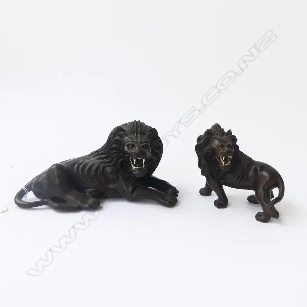 2 CARVED WOODEN LIONS, BACK LEG AF L.240mm Image 1++