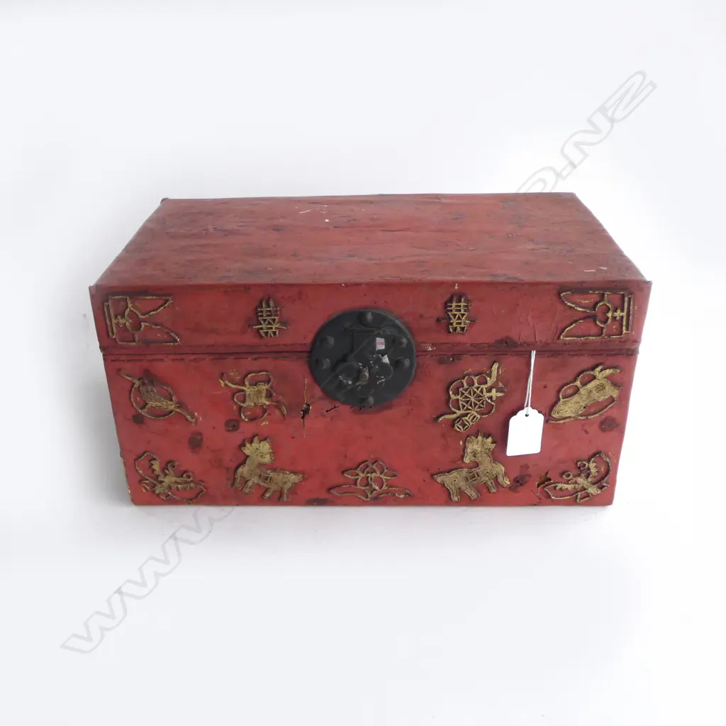 5 OLD CHINESE DOLLS composite & clothe embroidered silk robes. IN OLD RED & GILDED TRUNK. W.350mm Image 1++