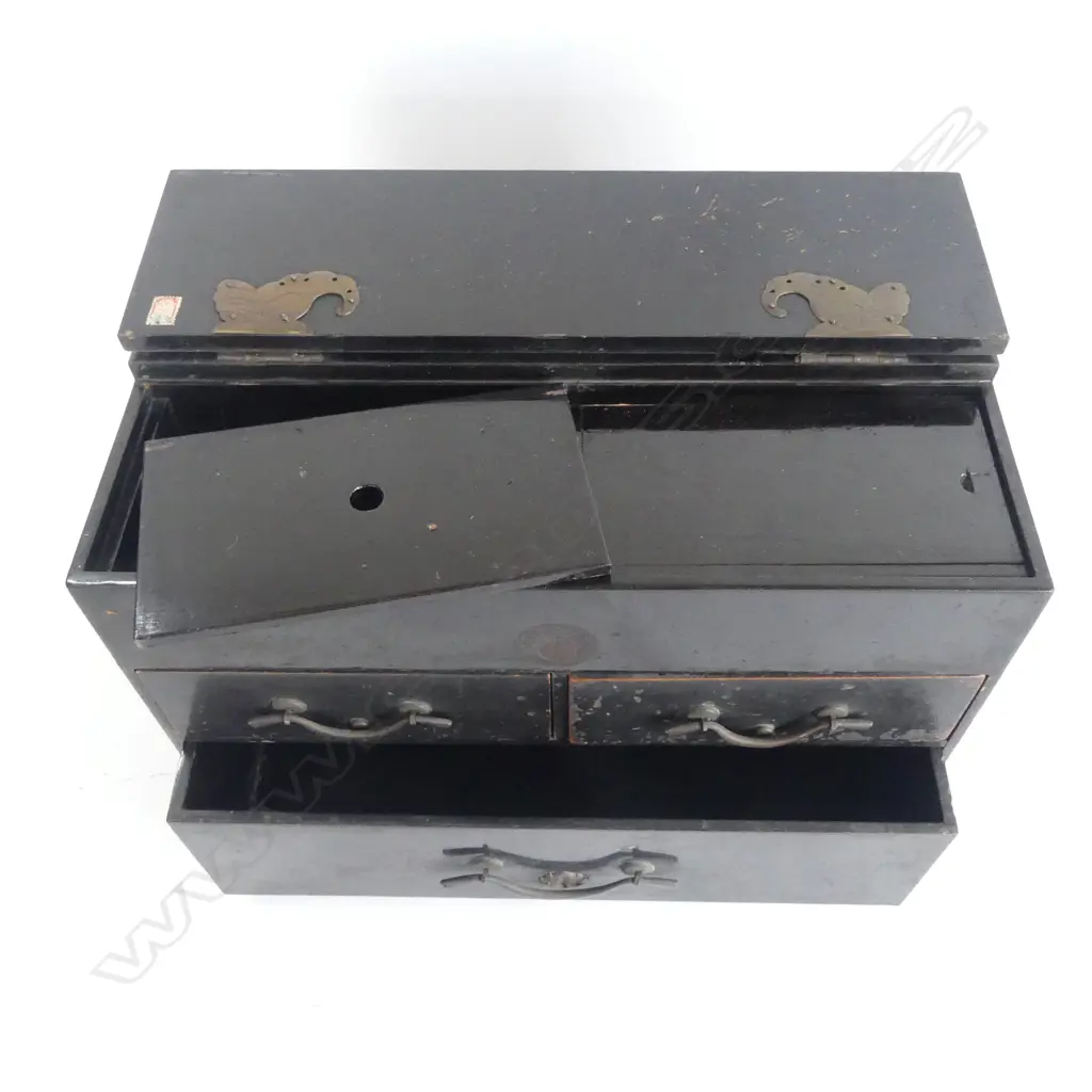 EDO JAPANESE DRESSING TABLE BOX black lacquer w copper butterfly hinges & family mon bosses to top corners W.420mm Image 1++