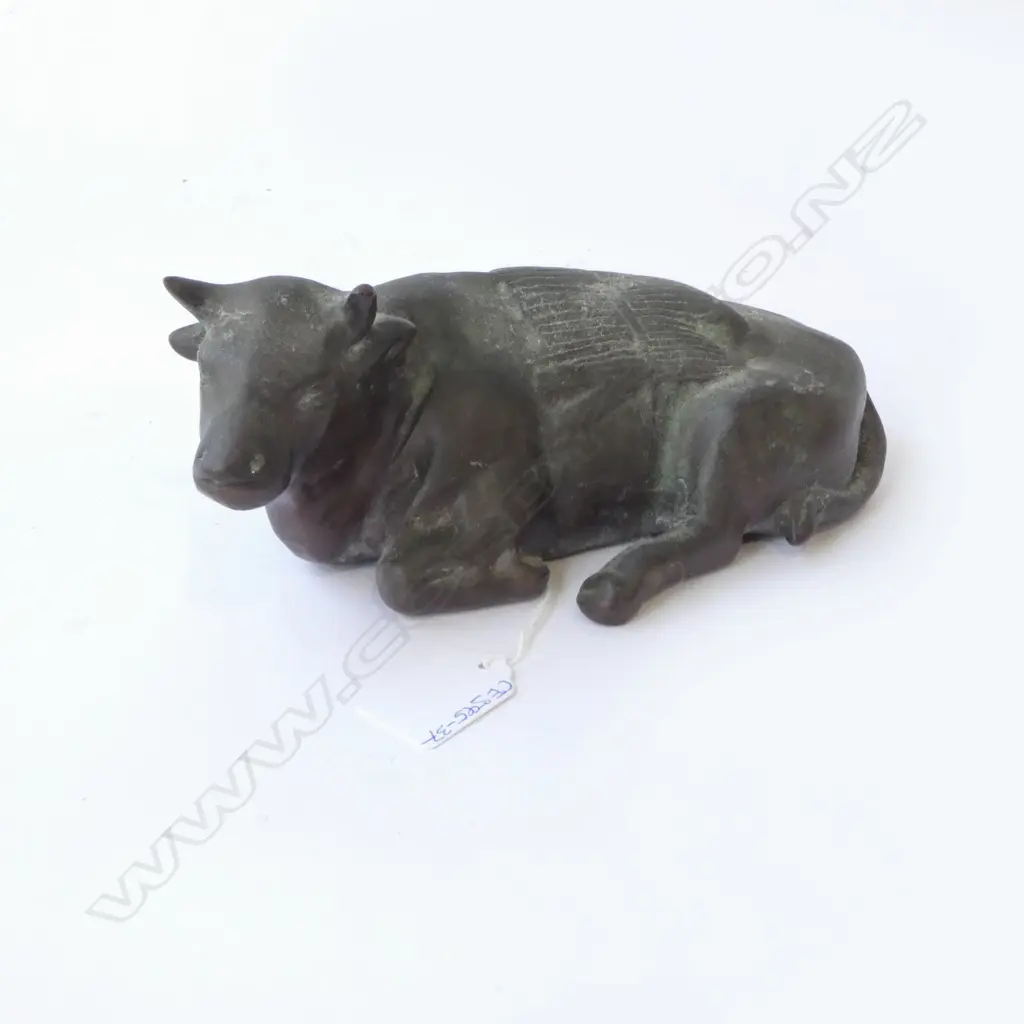 HEAVY BRASS BULL ORNAMENT L.200mm  Image 1++