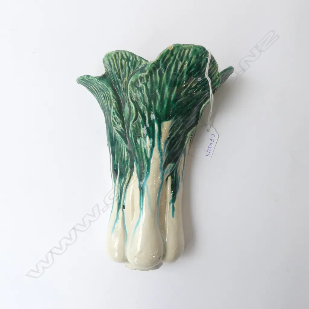 STUDIO POTTERY BOK CHOY WALL VASE H.215mm Image 1++
