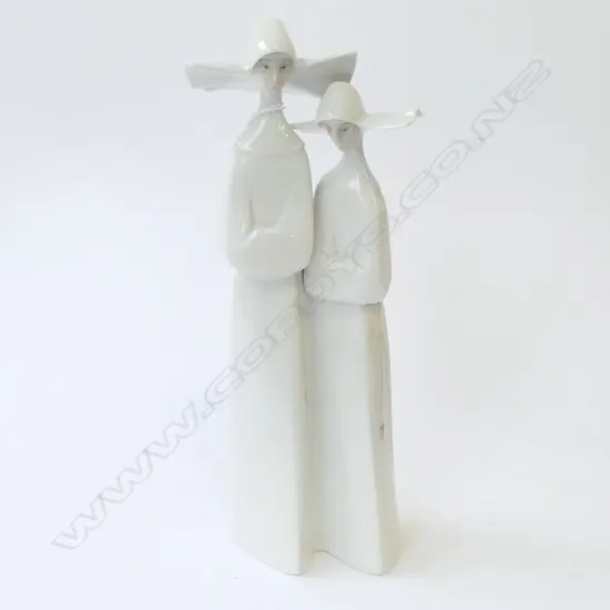 LLADRO NUNS H.330mm