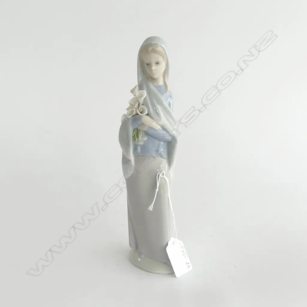 LLARDRO 'GIRL w CALLA LILLIES' H.230mm Image 1++