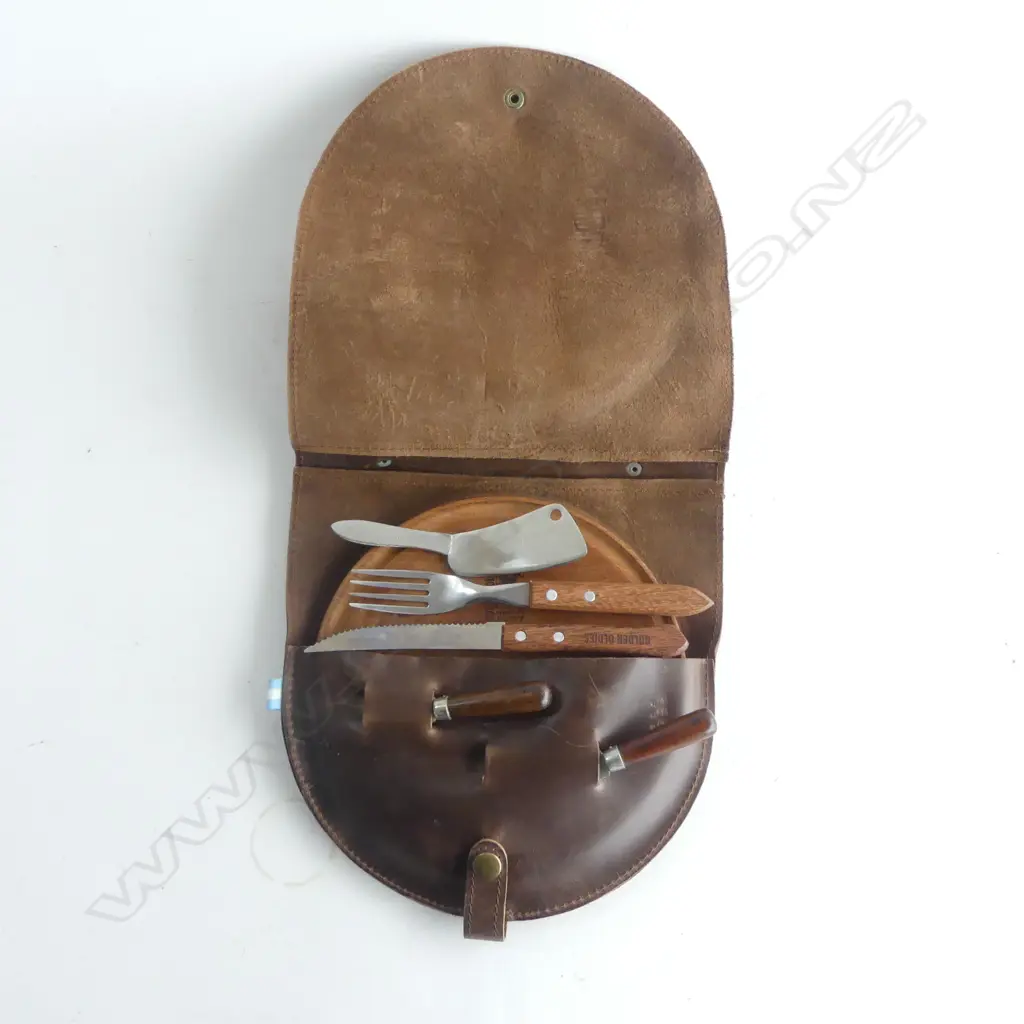 WOODEN CHEESEBOARD 200mm dia & 5 PCES CUTLERY IN LEATHER CASE Image 1++