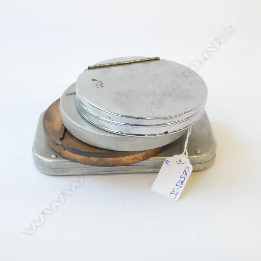 4 VINTAGE FLY FISHING FLY & CAST BOXES with various wet flies etc. 1 copper Image 1++