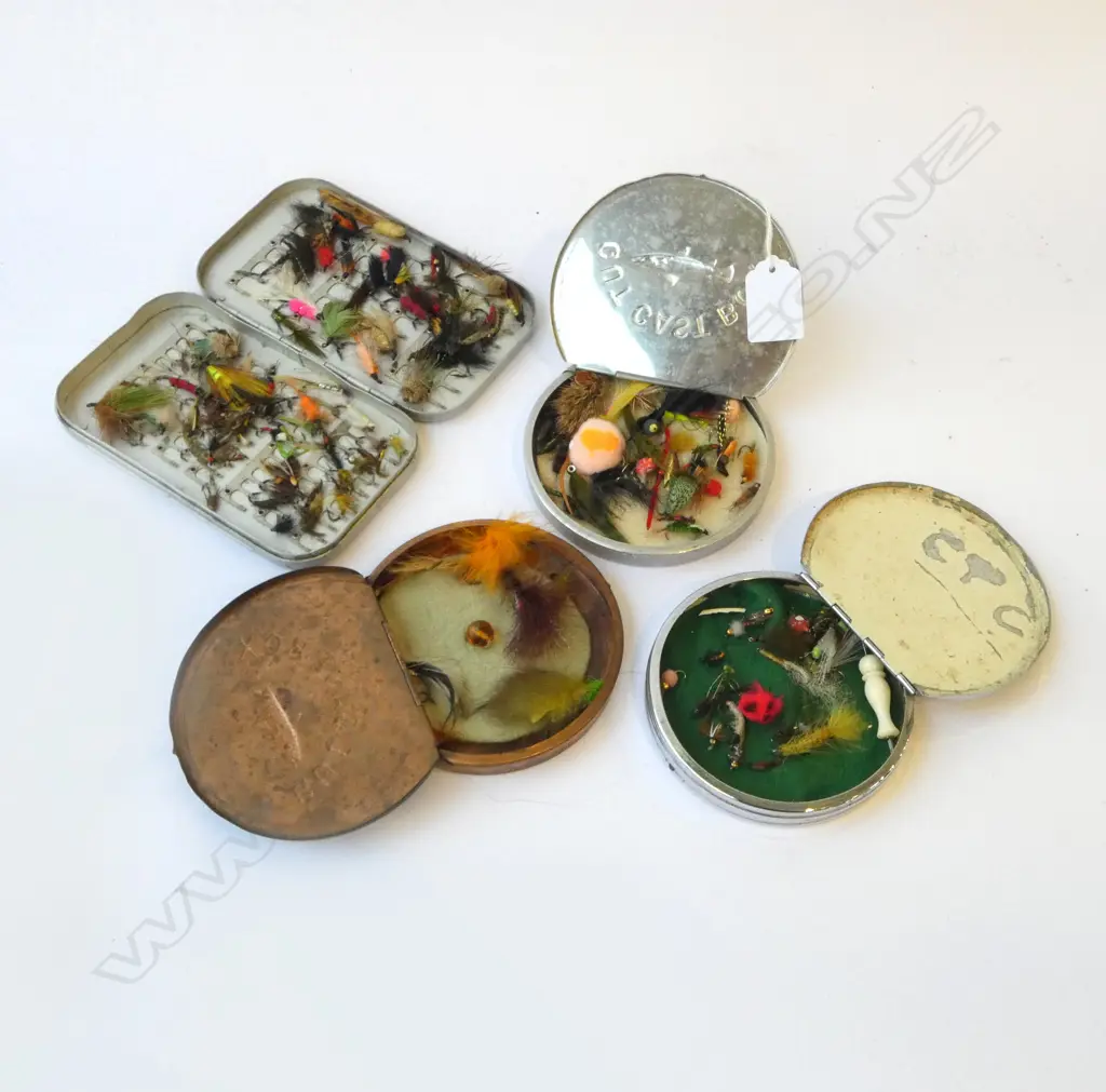 4 VINTAGE FLY FISHING FLY & CAST BOXES with various wet flies etc. 1 copper Image 1++