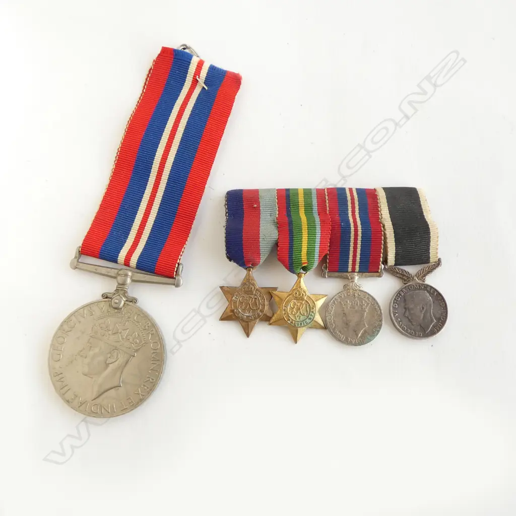WWII SERVICE MEDAL + 4 MINIATURES: 39-45 Star. Pacific Star + PR Image 1++