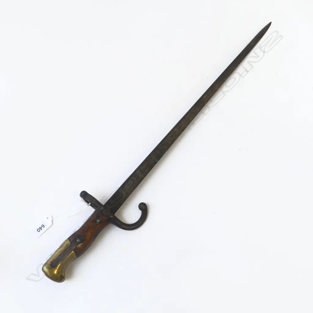 EARLY BAYONET tapering to a point. Flat back. Hooked quillon. L.615mm Image 1++