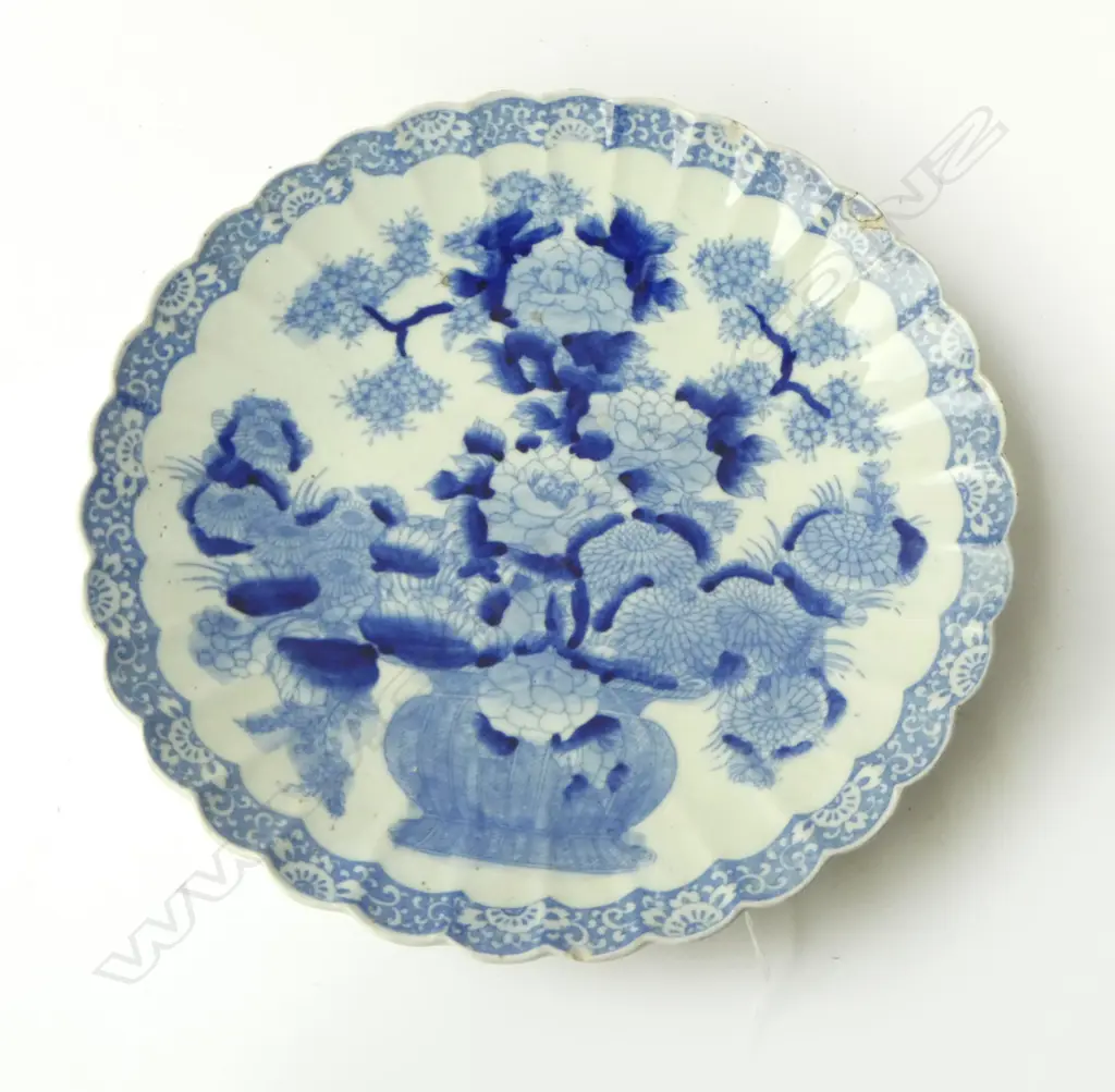 ORIENTAL B/W LOBED PLATE OF FLORAL DESIGN; SMALL CHIP & REPAIR Dia.215mm Image 1++