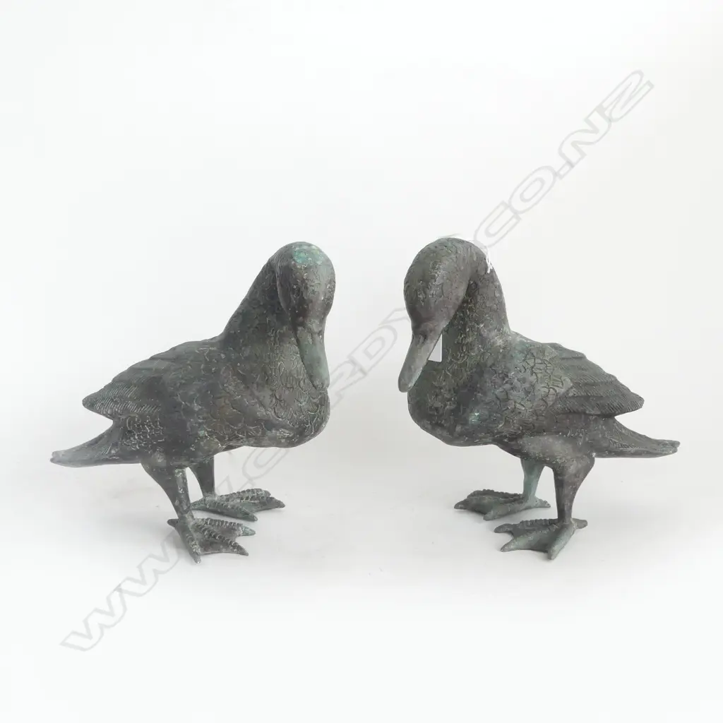 PR BRONZE STANDING DUCKS dark patina H.235mm Image 1++