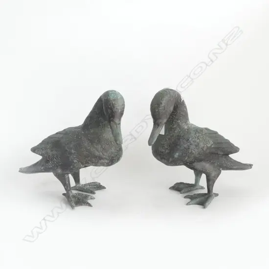 PR BRONZE STANDING DUCKS dark patina H.235mm