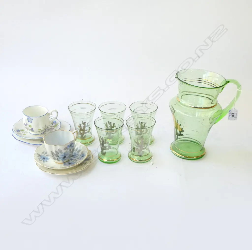 6 PCE GREEN GLASS DRINKS SET + 2 TRIOS Image 1++