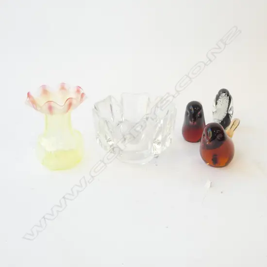 5 PCES ART GLASS; ORREFORS BOWL 115mm dia, VASE, 3 BIRDS (2 WEDGWOOD, 1 HOGLUND)