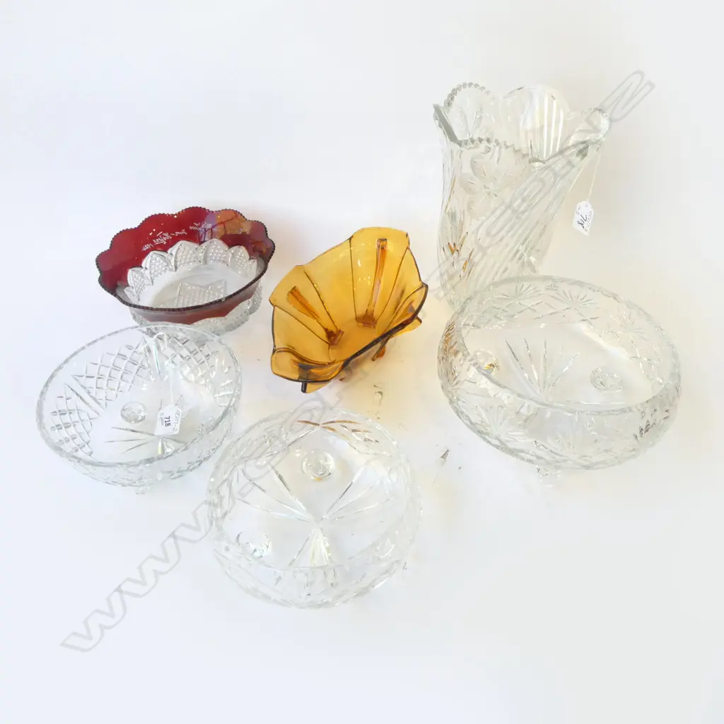5 VINTAGE CRYSTAL & GLASS BOWLS & CRYSTAL VASE, H.250mm (chip to rim) Image 1++