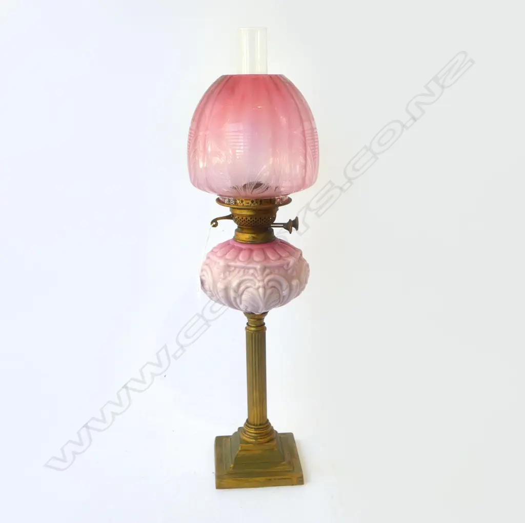 VICT CRANBERRY GLASS TABLE KERO LAMP H690MM Image 1++