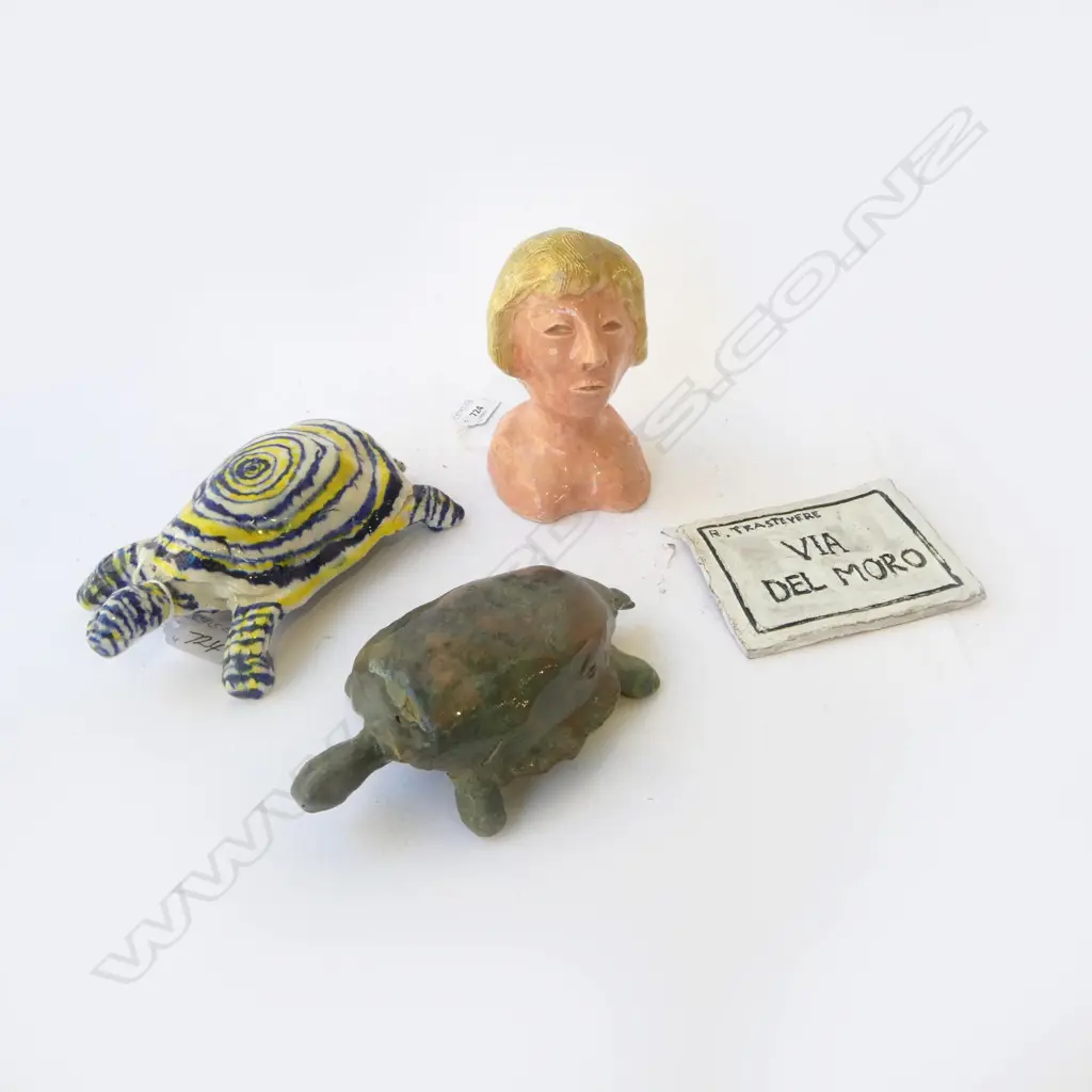 2 POTTERY HAND CRAFTED TURTLES, BUST & 'VIA DEL MORO' POTTERY PLAQUEW.135mm Image 1++