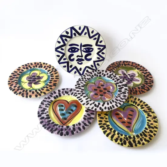 SET OF 5 LEONIE ARNOLD POTTERY DINNER PLATES +  1 Dia.275mm