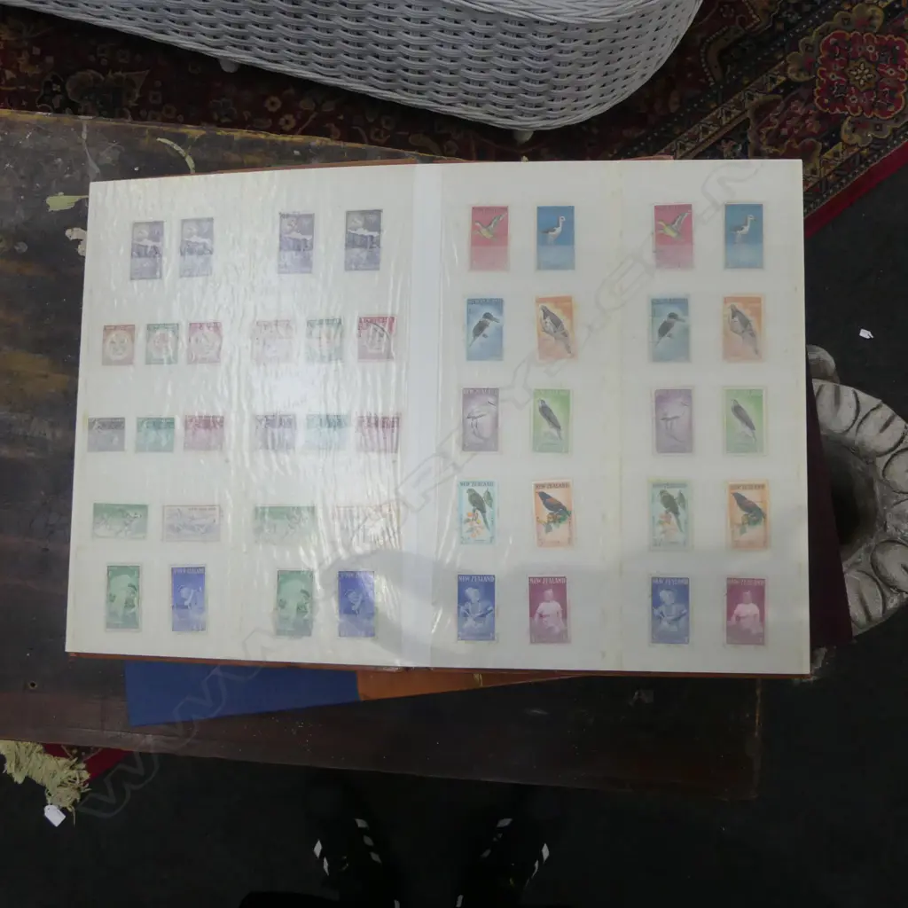 5 N.Z. STAMP ALBUMS (1 EMPTY) Image 1++