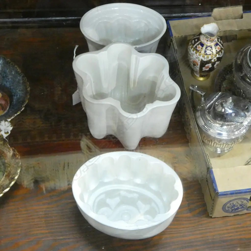 3 WHITE CERAMIC JELLY MOULDS W.200mm Image 1++