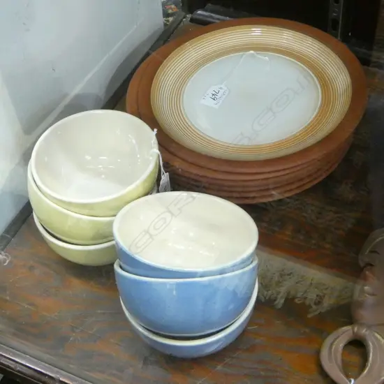 2 STAFF STONEWARE PLATES DIA 260MM & 6 BUCHAN BOWLS DIA 130MM