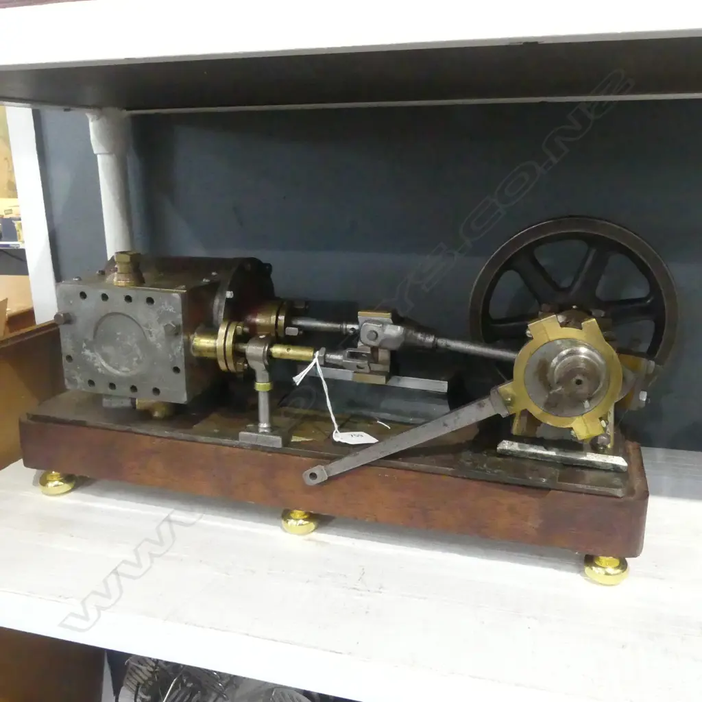 LG STATIONARY MODEL OF A STEAM ENGINE FOR A TRAIN; L.530mm Image 1++