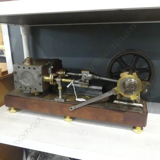 LG STATIONARY MODEL OF A STEAM ENGINE FOR A TRAIN; L.530mm