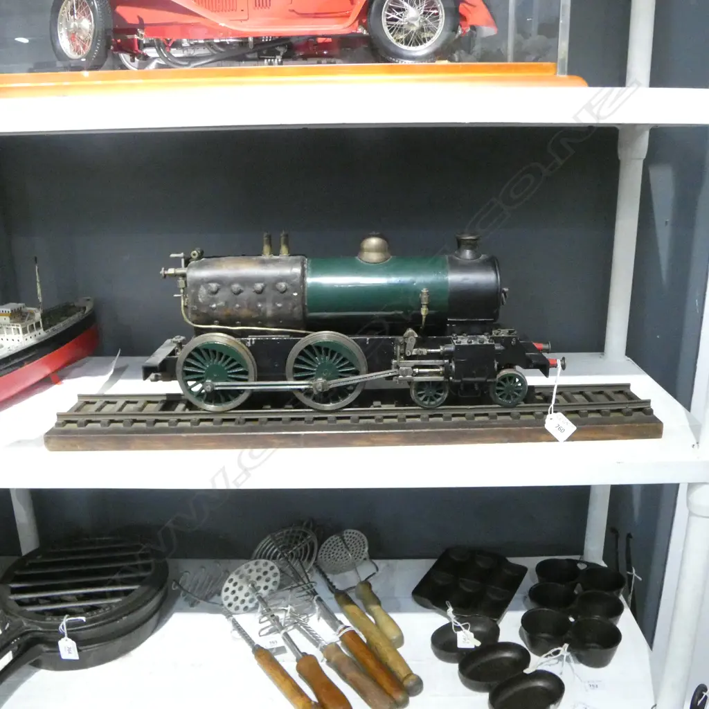 MODEL TRAIN STEAM ENGINE ON TRACK L.710mm Image 1++