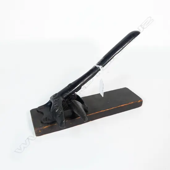 2417 VINTAGE SARGENT & CO CAST IRON 1864 NUT CRACKER L270MM