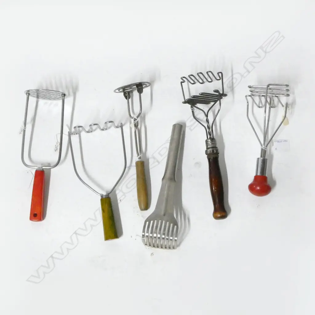 (2368/3009/1845/1974/2096/2096) 6 ASST VINTAGE MASHERS  Image 1++