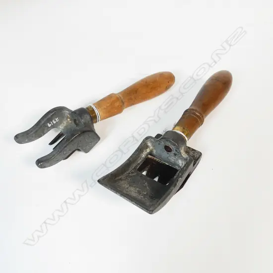 2074/2319 2 VINTAGE ICE CHIPPERS L250MM