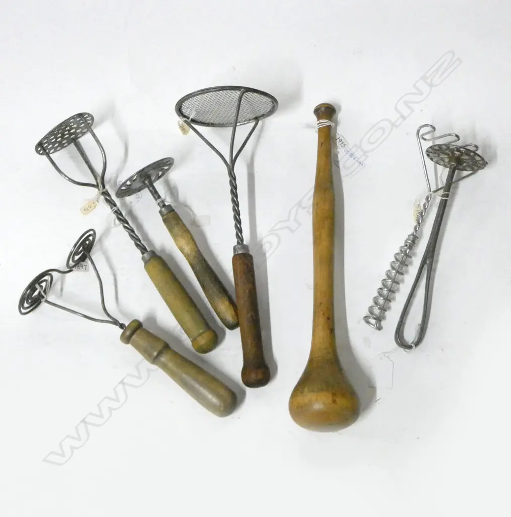 (2809/1897/1919/1586/1745/1746/1975) 6 ASST VINTAGE MASHERS & WOODEN POUNDER Image 1++