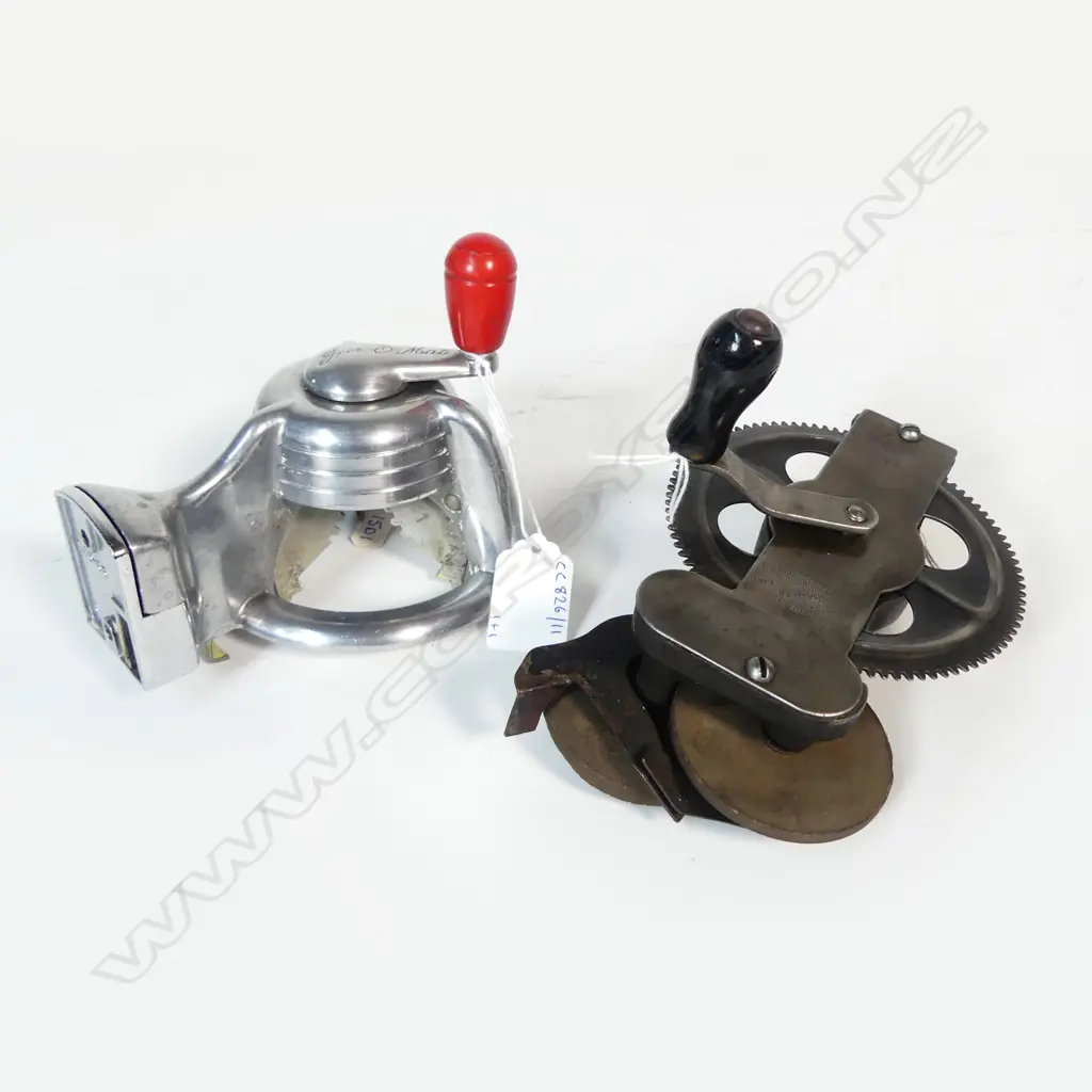 2258/1501 VINTAGE QUICK EDGE AMERICAN KNIFE SHARPNER H160MM & RIVAL 1941 JAR OPENER Image 1++