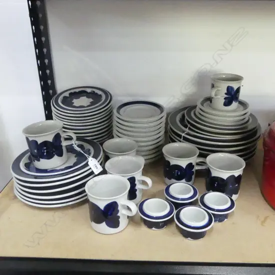ARABIA FINLAND B/W STONEWARE PLATES, CUPS, etc (SOME CHIPS)