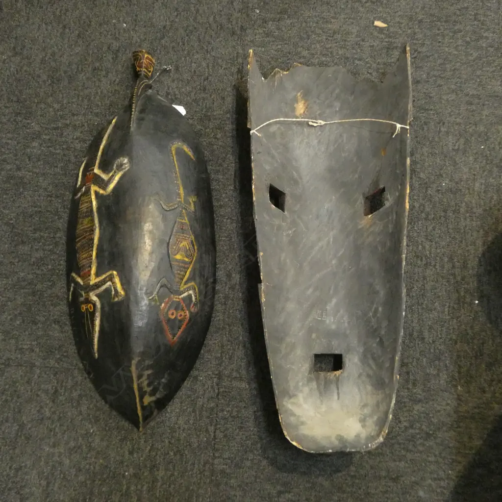 PNG TRIBAL CARVED LONG BOWL 'LULUAI MADARI RUCAZAK' L.700mm + LGE TRIBAL MASK carved painted & gilded  Image 1++
