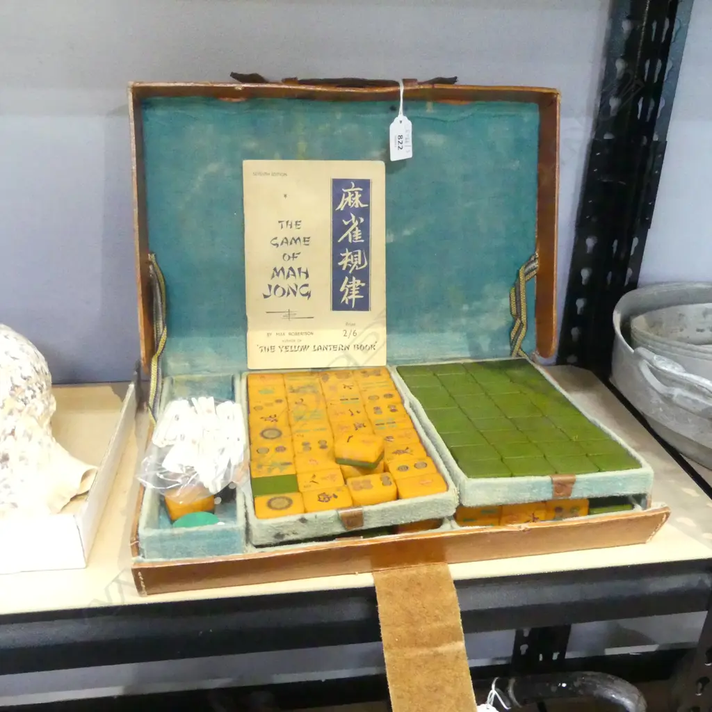 VINTAGE CASED MAH JONG SET Image 1++