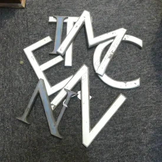 7 VINTAGE METAL SIGN LETTERS: C N M N I T E H.650mm
