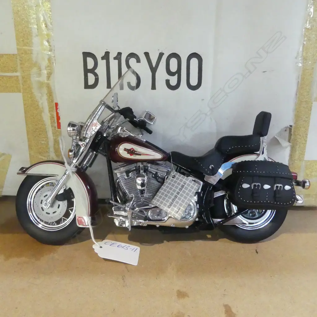 'PRESISION MODELS' FRANKLIN MINT MODEL OF A HARLEY DAVIDSON MOTORCYCLE WITH BOX Image 1++