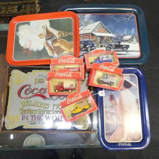 4 COCA-COLA METAL TRAYS 325x450mm + MIRROR TRAY 290x410mm + 5 MODEL CARS BOXED