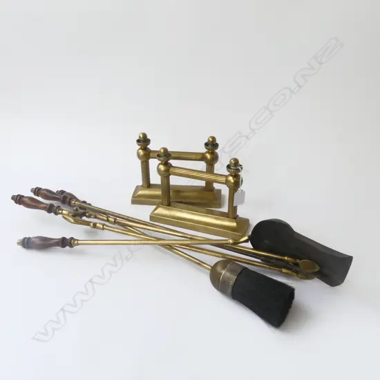 5 PCE FIRE SET; 4 TOOLS + PR FIREDOGS