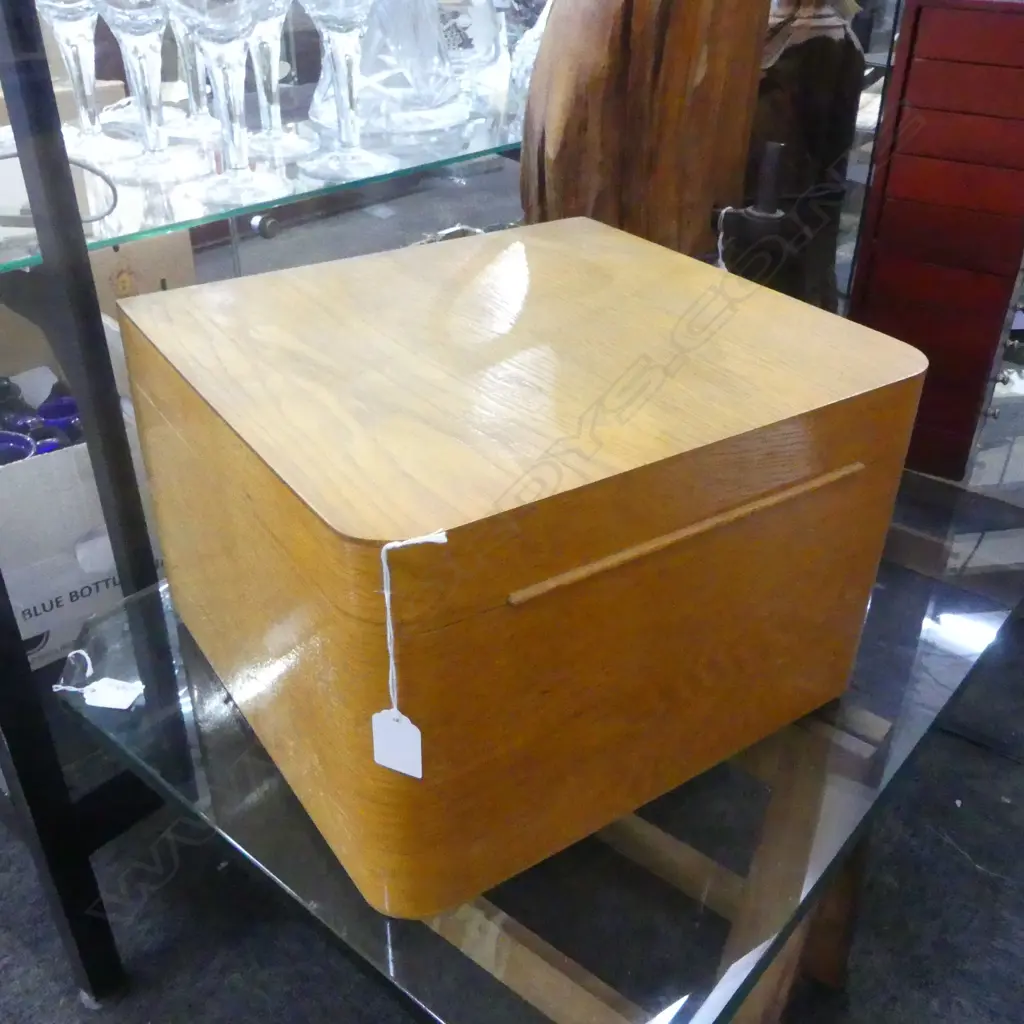 MONARCH UA8 FOUR SPEED RECORD PLAYER Image 1++