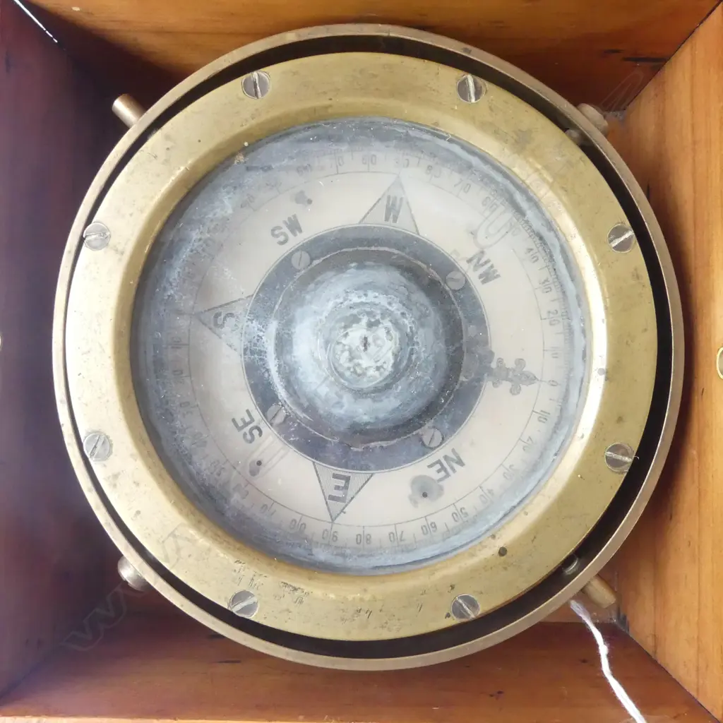 early 20thC BRASS CASED GIMBALLED SHIP'S COMPASS in kauri box the lid inlaid w 2 flags NZ & GB 210 x 210 x 100mm Image 1++
