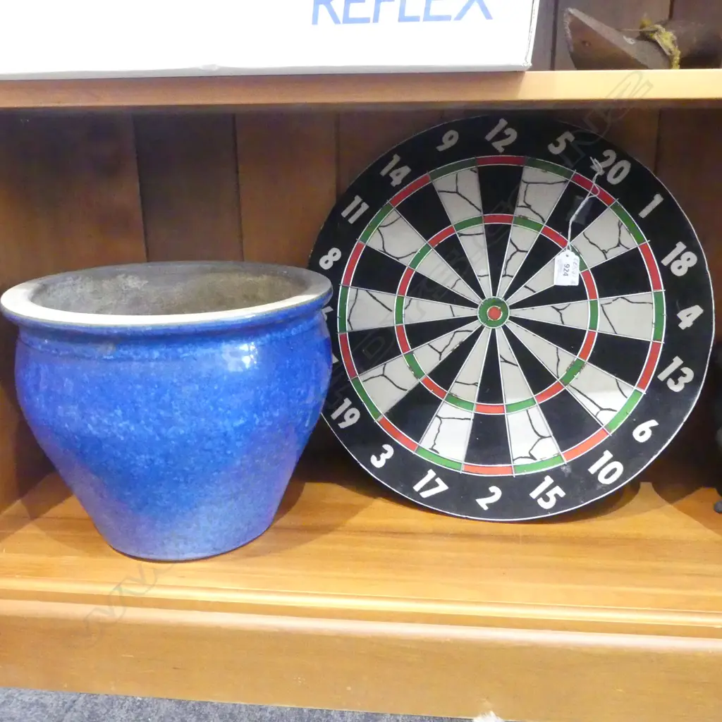 DART BOARD & BLUE SPECKLED GARDEN POT Image 1++
