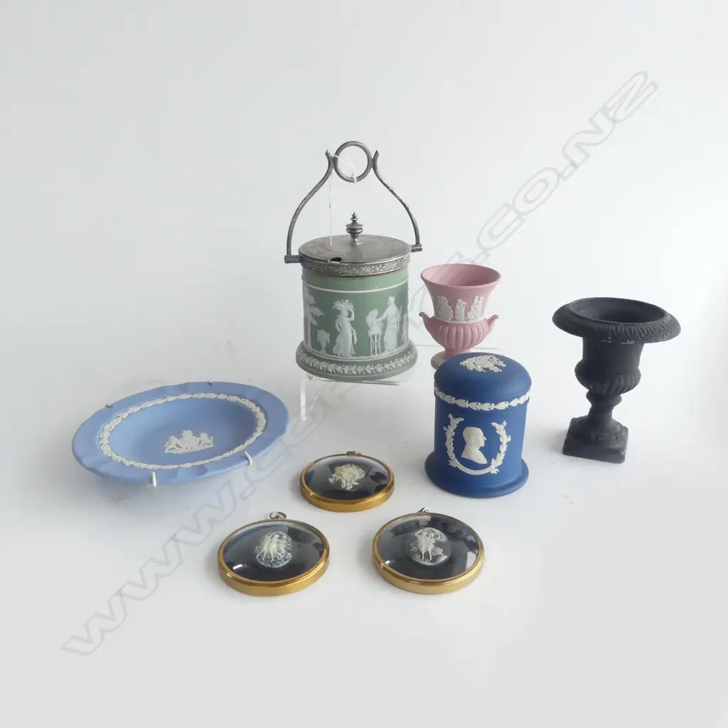 4 PCS ASST. VINTAGE WEDGWOOD JASPER WARE, 3 PETER BATES MINIATURE FRAMED CAMEOS & METAL URN (painted) Image 1++