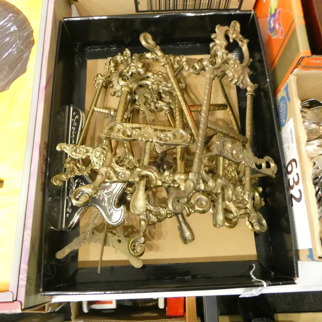 BOX OF FANCY FRENCH STYLE BRASS EASLES H.280mm Image 1++