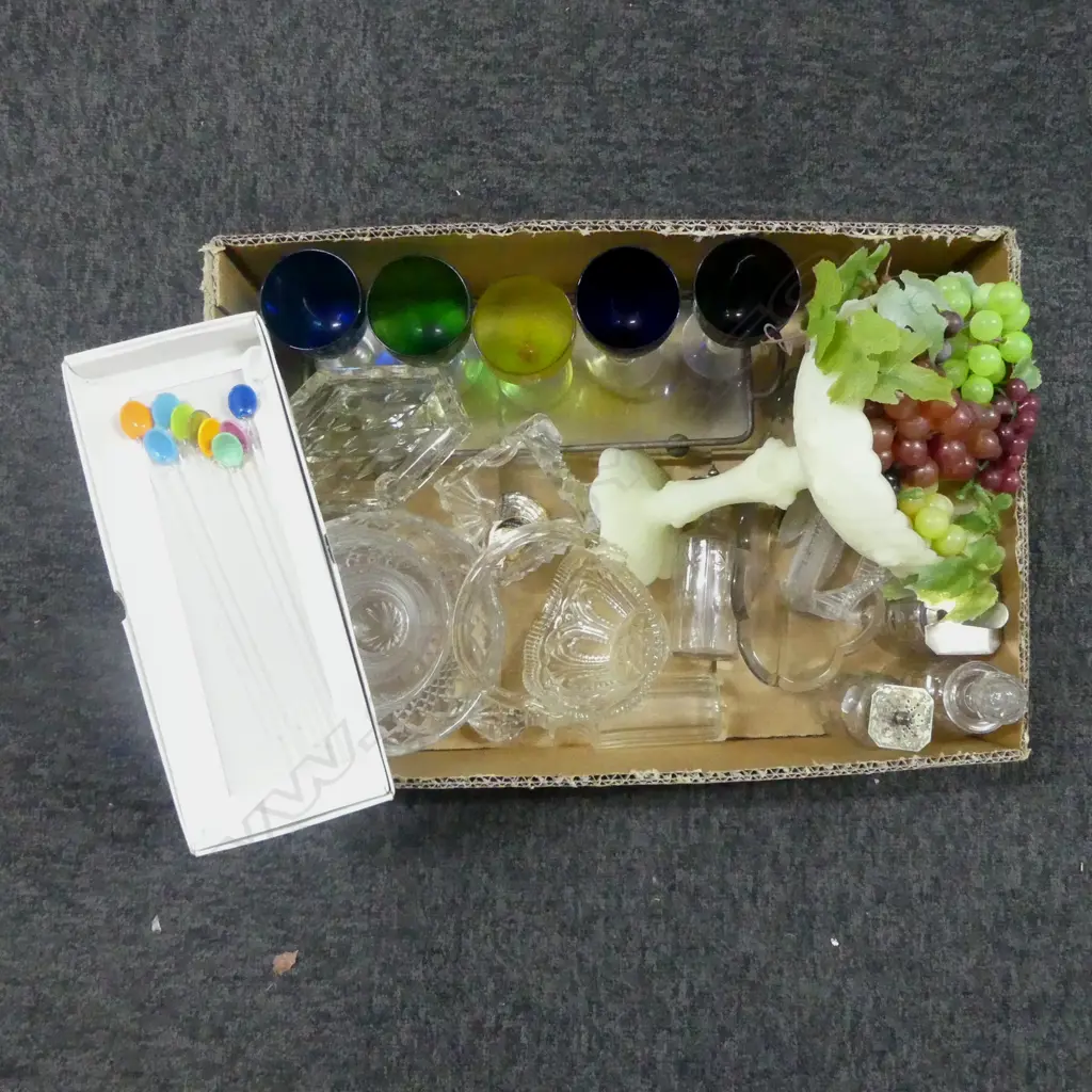 BOX LOT GLASS & CRYSTAL DISHES  COLLECTABLES ETC Image 1++