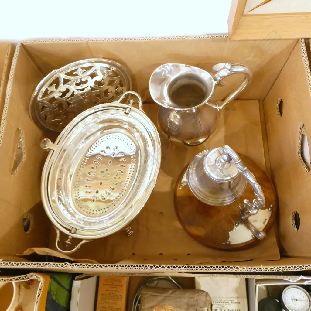 4 PCES SILVER PLATE, BACON WARMER, BELL, EXPANDING TRIVET, JUG Image 1++