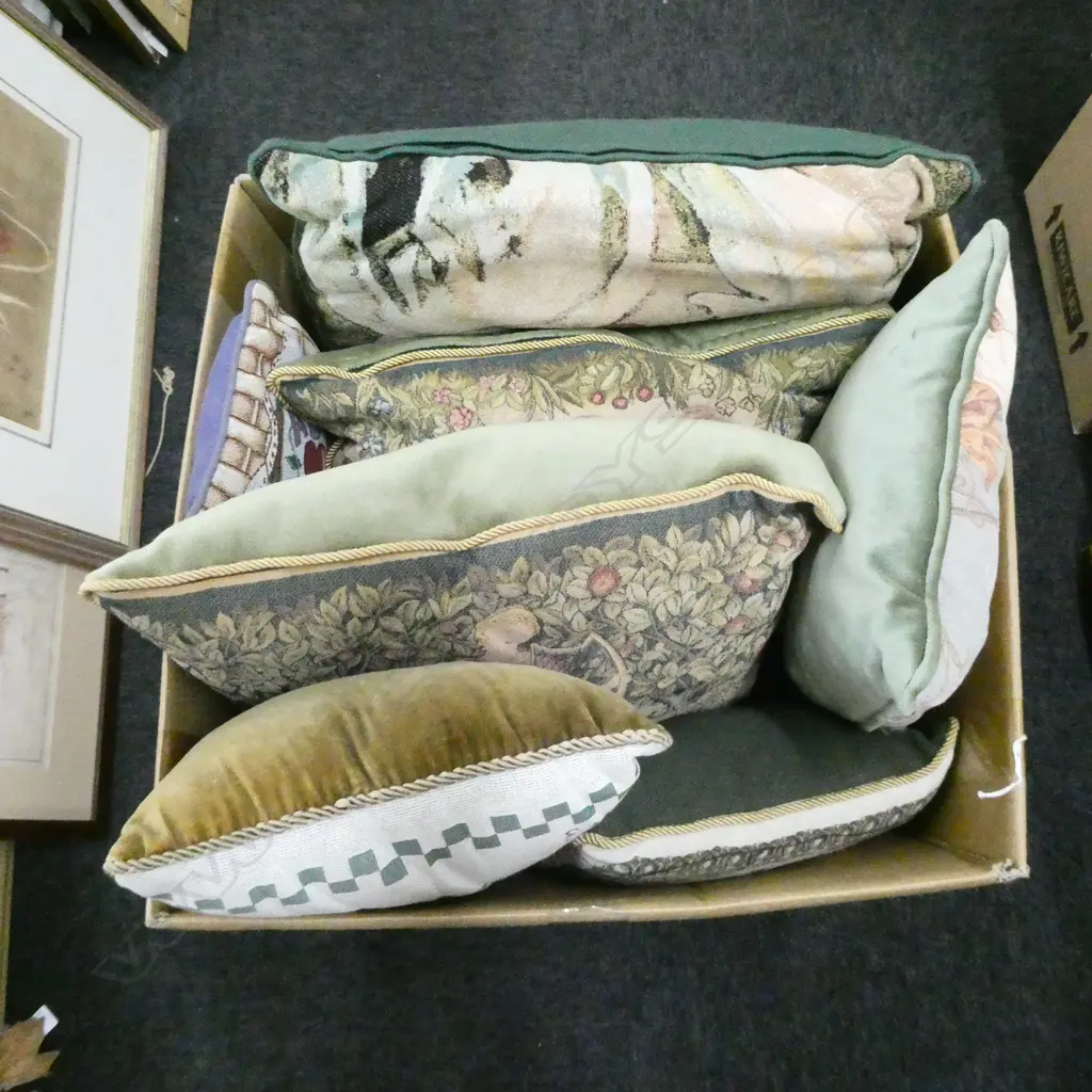 LARGE BOX OF TAPESTRY CUSHIONS LINEN ETC Image 1++